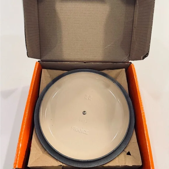 NWT cast iron Cerise Le Creuset Signature Round Stew Pot 2.5 US QTs - Picture 6 of 11